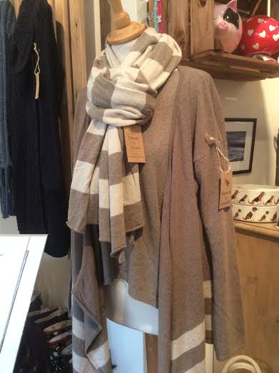 A classy outfit for Spring weather, warm enough for the April showers yet cool enough for the sun! #ElevensesHour