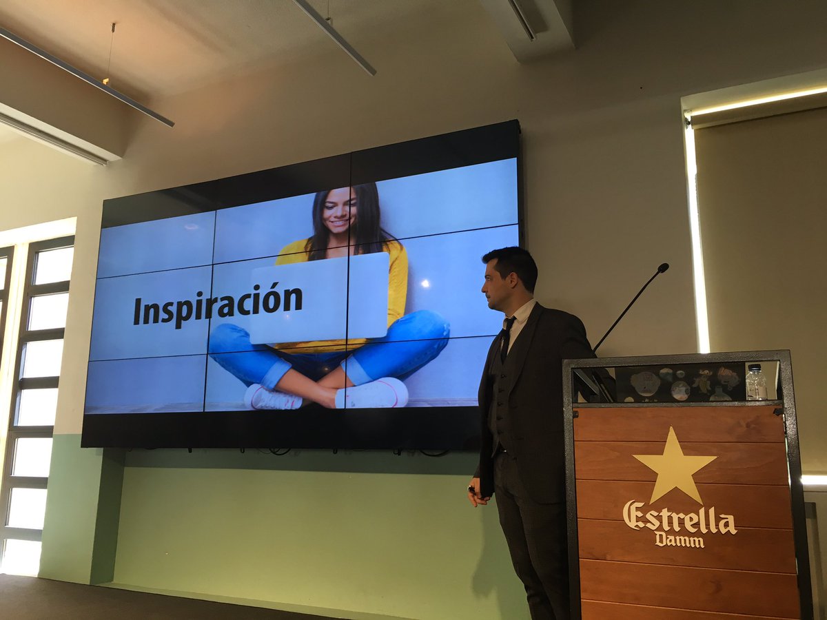 NatiDifusa's tweet photo. @rafaeldejorge nos inspira hablando sobre el marketing emocional en #SubjTOUR https://t.co/Bcgmuxz9Fq