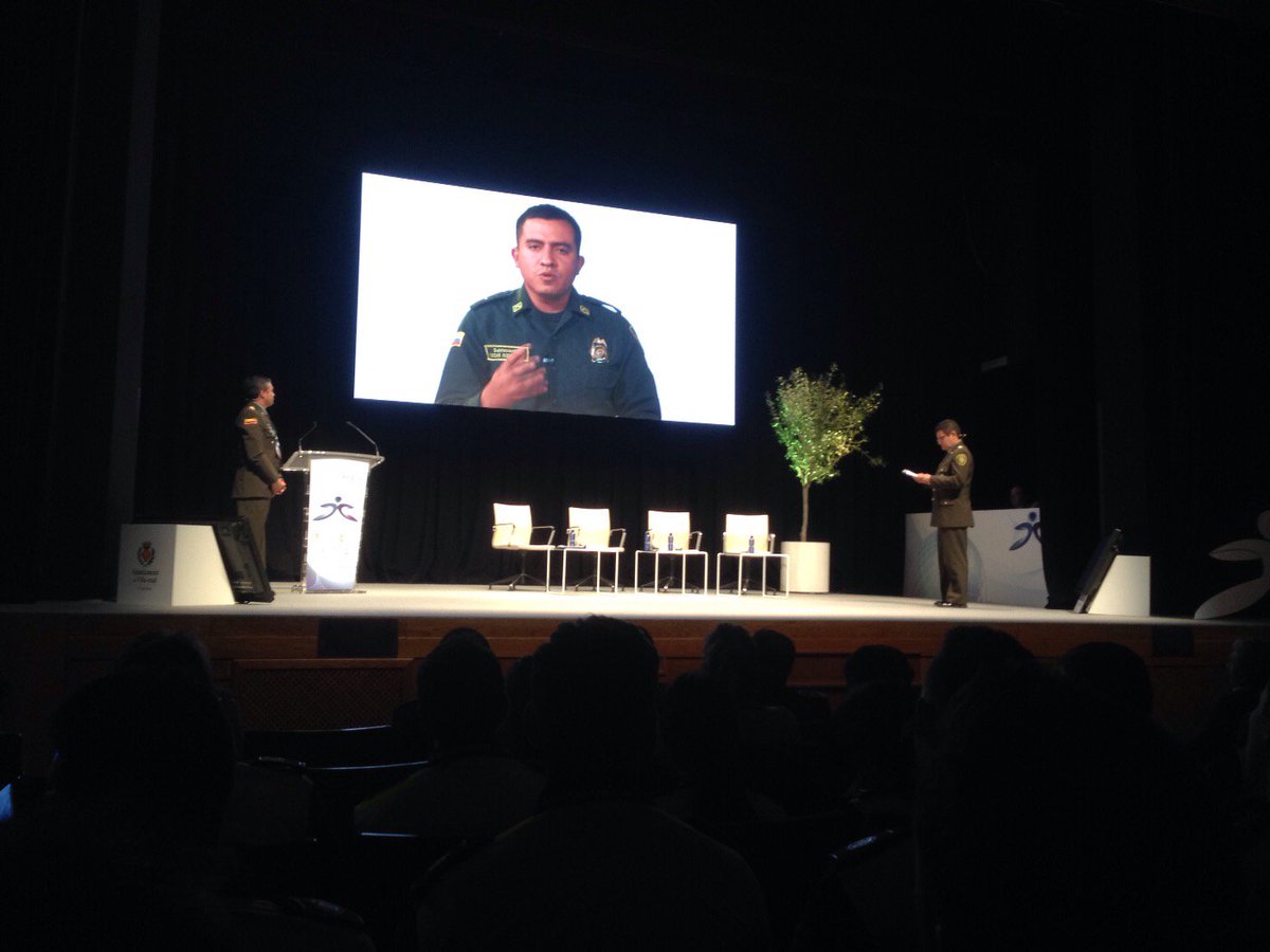 Proximidad20's tweet image. #mpo16 "El Diálogo aparca nuestras propias argumentaciones para escuchar las argumentaciones del otro. Yed&amp;amp;William"