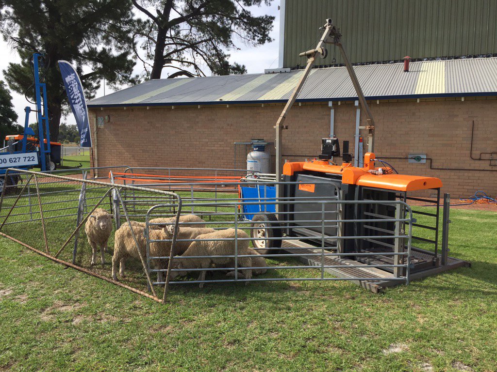 PrimeAgWL's tweet photo. #PrimeAg Animal health/trade fair day #Coopers #Zoetis #Merial #BayerAH #Virbac #Warratah #Jurox #SouthernWire https://t.co/wh41rkOENh