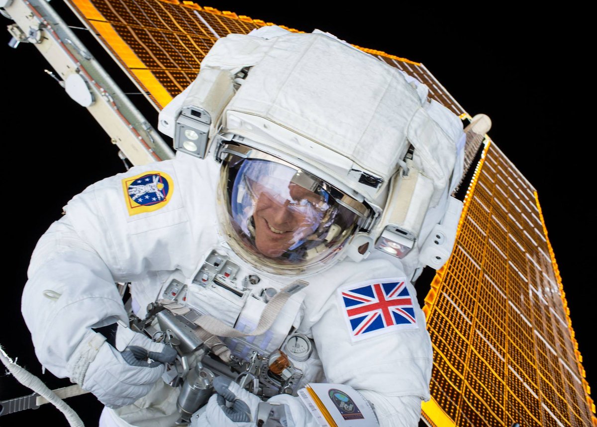 ESA_fr's tweet photo. Joyeux anniversaire à l'astronaute de l'@esa @astro_timpeake, actuellement en mission à bord de la Station! https://t.co/c6qp8gJDsi