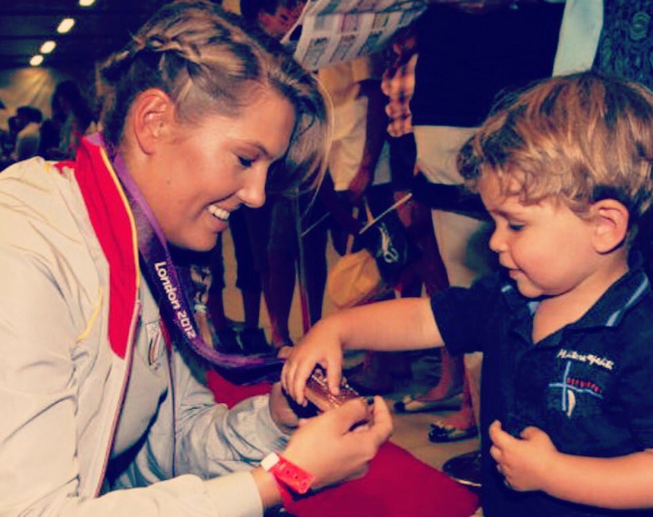 evivanacker's tweet photo. Volgen jullie me al op instagram? ▶️ https://t.co/bKxWEGVEwa ◀️ #tbt #london2012 #homecoming #memories #family ❤️ https://t.co/6JzYBmMjOH