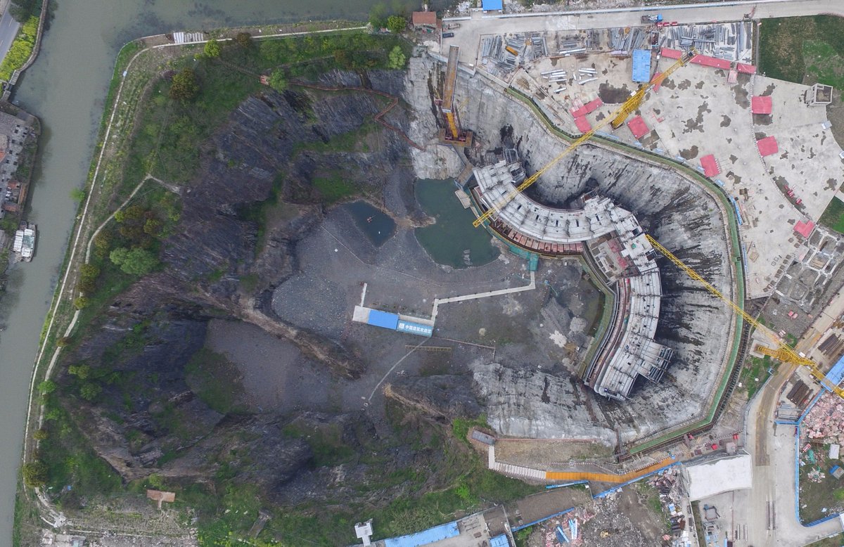 XHNews's tweet photo. No hotel can surprise you anymore? How about "Deep Pit Hotel" to be opened 2017 in E China metropolis Shanghai? https://t.co/CKZuUZItk1