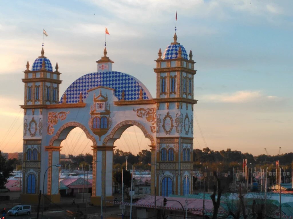SalPorSevilla's tweet photo. Día para probar bombillas en el Real de la @Feria_deAbril vía @guijarrocio Quedan 4 días! #TDSActualidad #Sevilla https://t.co/Pl8lFBkUsl