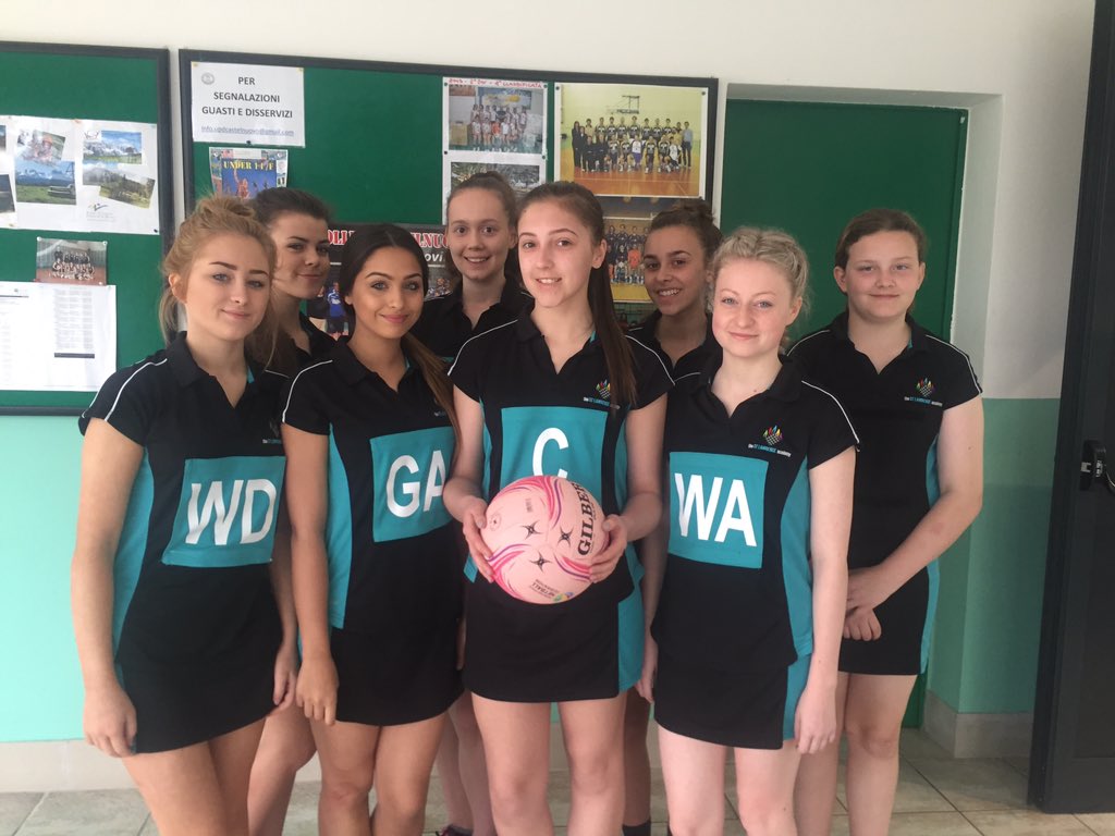 TSLA_PE's tweet image. Team snaps of the girls #italytsla16 😃