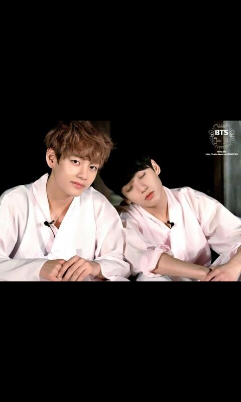 sani_2's tweet photo. #vkook #throwback https://t.co/KgQXfQubmh