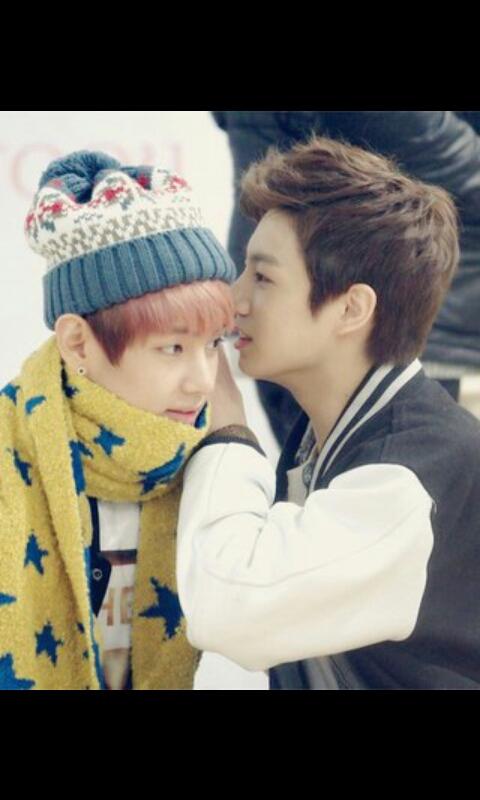 sani_2's tweet photo. #vkook #throwback https://t.co/KgQXfQubmh