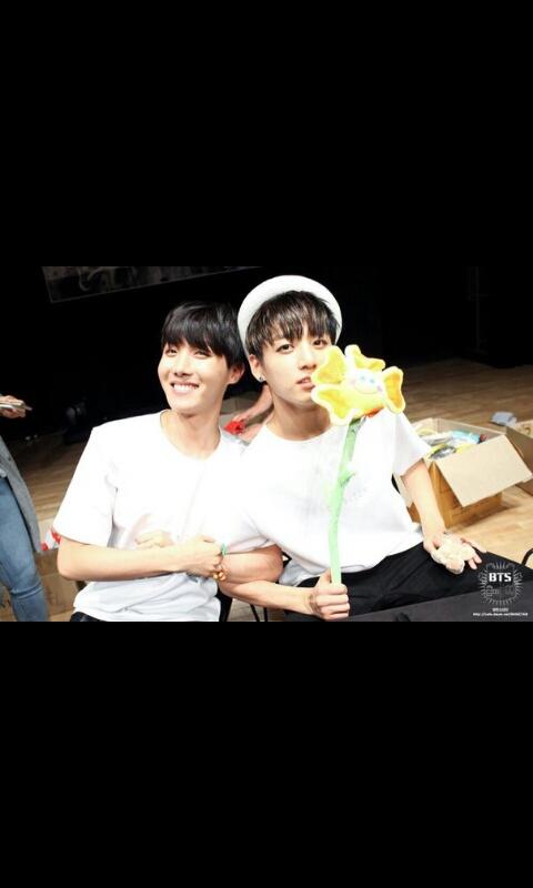 sani_2's tweet photo. #hopekook https://t.co/4ecXrKNiW2
