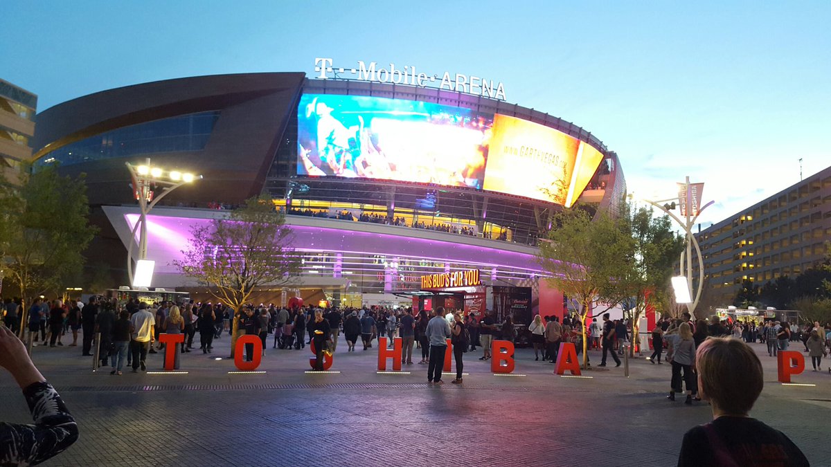 ReyBouknight's tweet photo. Enter the Entertainment Capital of the World's Entertainment Capital. #TMobileArena #LIVEatTMA https://t.co/Zue9hxLFaV