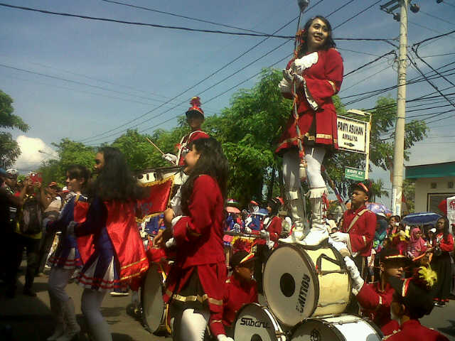 subangtalkcom's tweet photo. Pawai Alegoris #68thSubang dari Drum Band Pagaden #Suban68erkarya #dariSubangUntukDunia https://t.co/WKGhSGgYYP