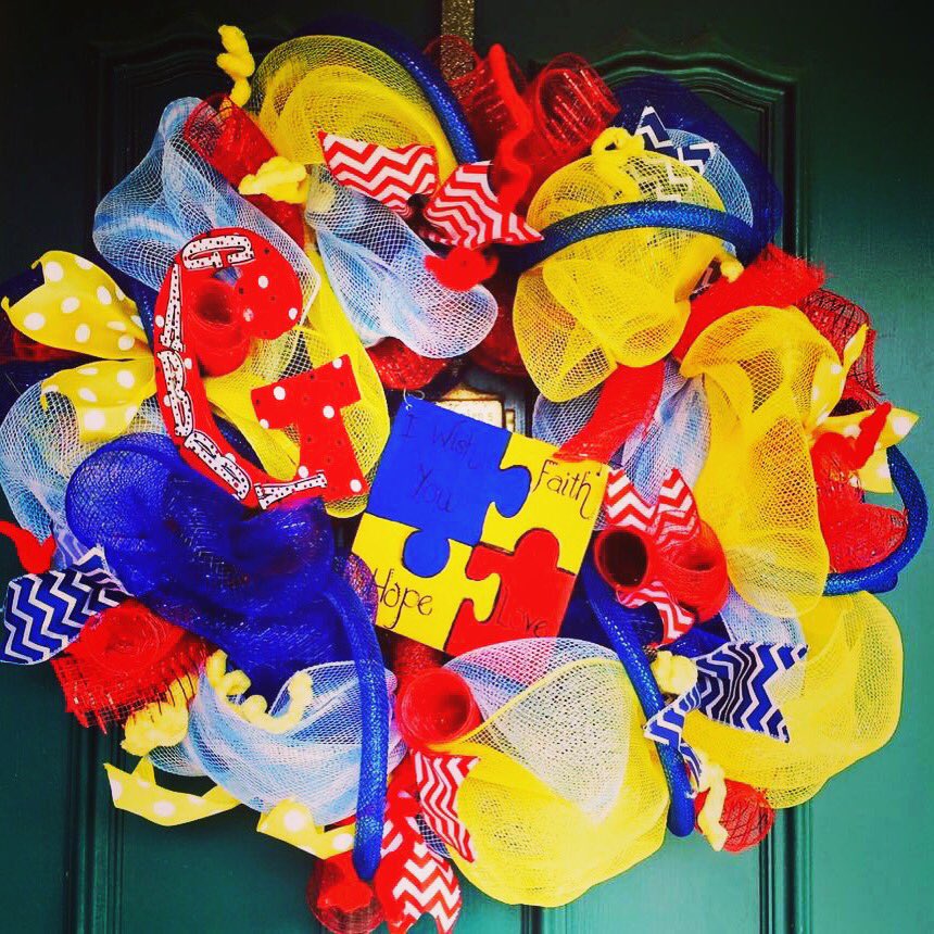 random_girl90's tweet photo. Autism Awareness Month #autismawareness #AutismSpeaks #AutismAcceptance #wreathsbyjoanie https://t.co/ABbFkYckQd