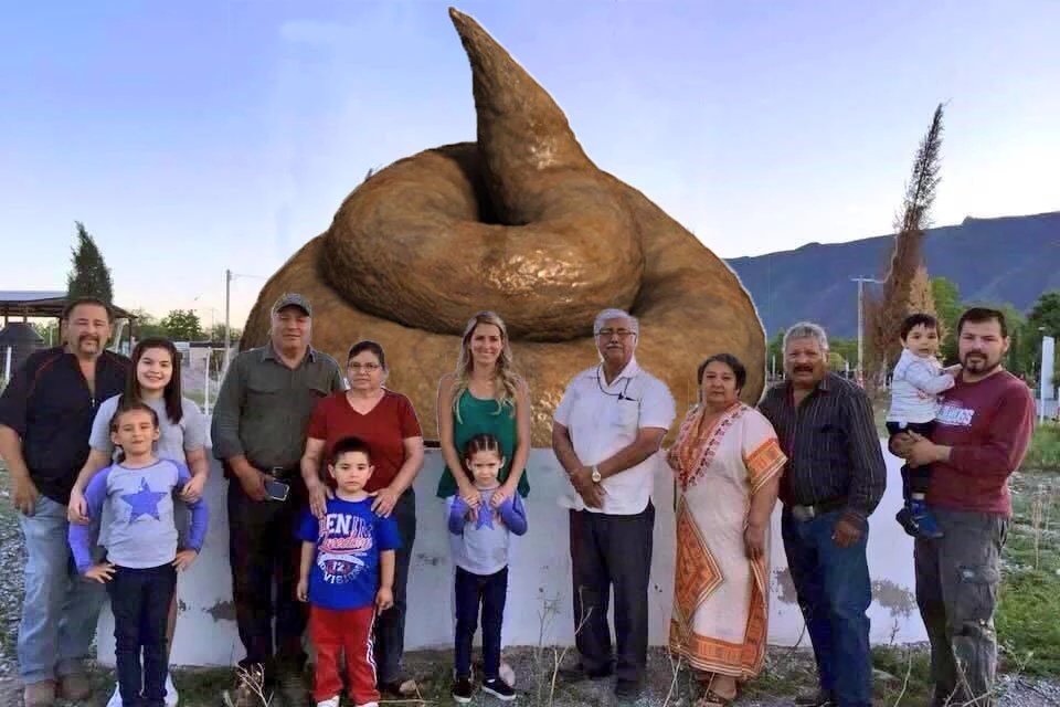 KarlzDuk's tweet photo. Este debería de ser el monumento en honor a Humberto Moreira. Sería mas que bien merecido!! https://t.co/0nUnJAOjvw