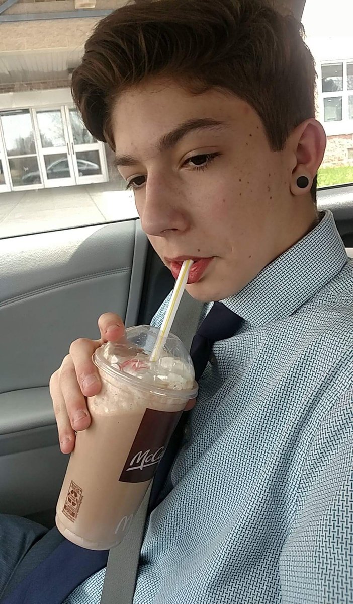 pugnaciousgamer's tweet photo. Got my mouth numbed, mom got a pic of my dissapointment when I couldn't move my lips https://t.co/Uudw9EOOqO