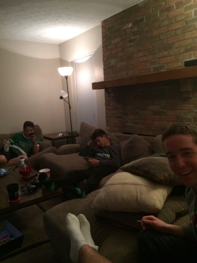 4kMattyJ's tweet photo. Hanging in #fellowship with my #mainguys. Love #doinglife with them @YoungLife https://t.co/sL3dAYnEE6