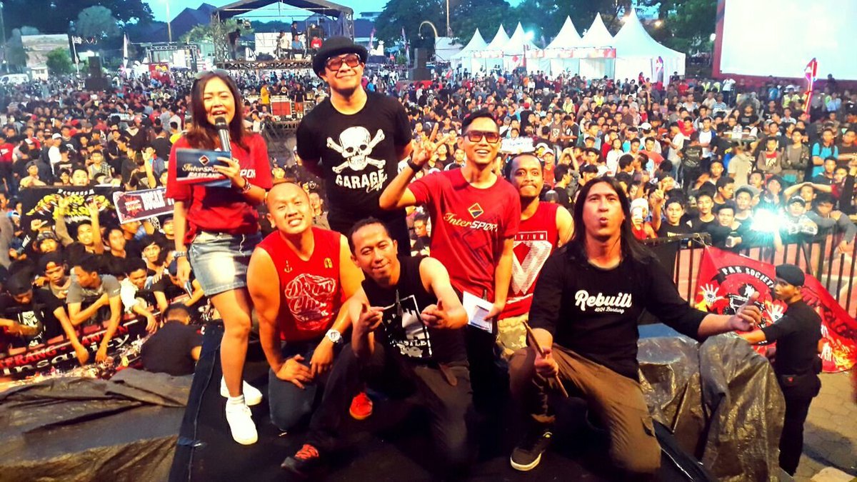 WeWantPAS210N's tweet photo. @pasbandofficial  Serang 0NEBADCAM a 9 minutes video gigs highlights: https://t.co/MTR6H9n0ER https://t.co/sB0sNW2h0z