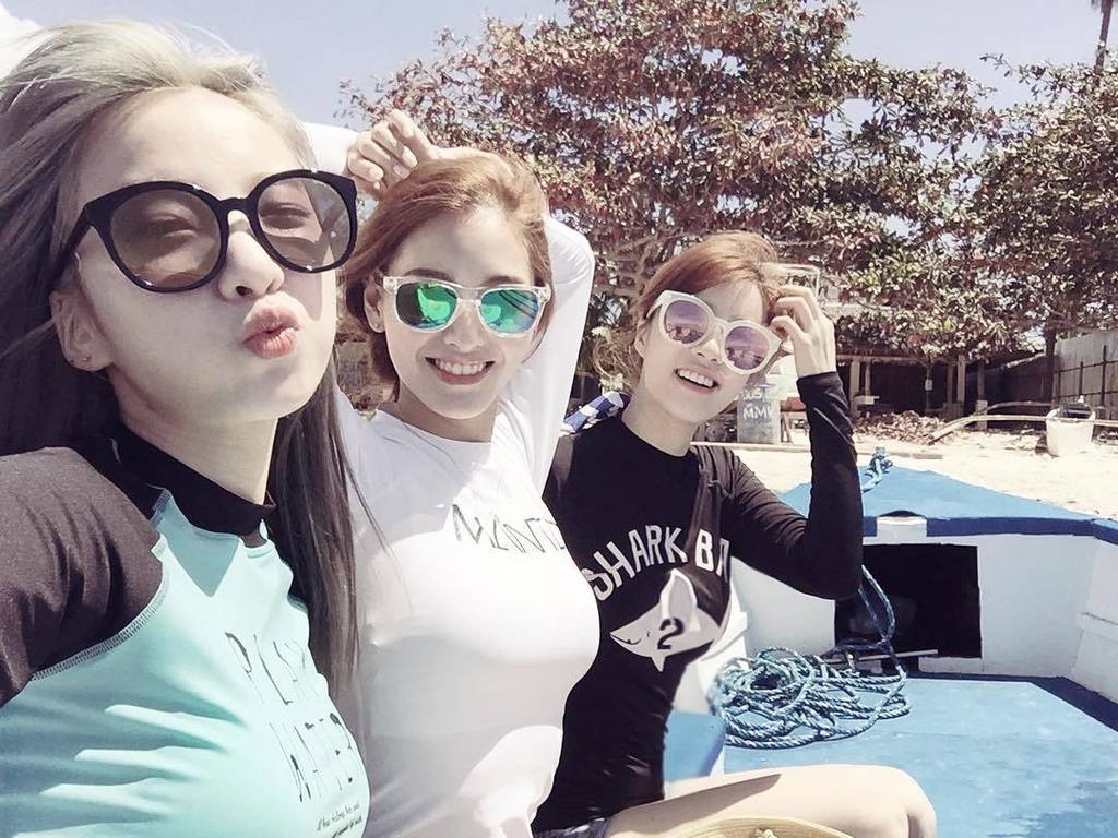 Rainbowagram's tweet photo. [JAESTAGRAM] 😎😎😎 #jaekyung #noeul #jisook https://t.co/xjMCfHLsT6