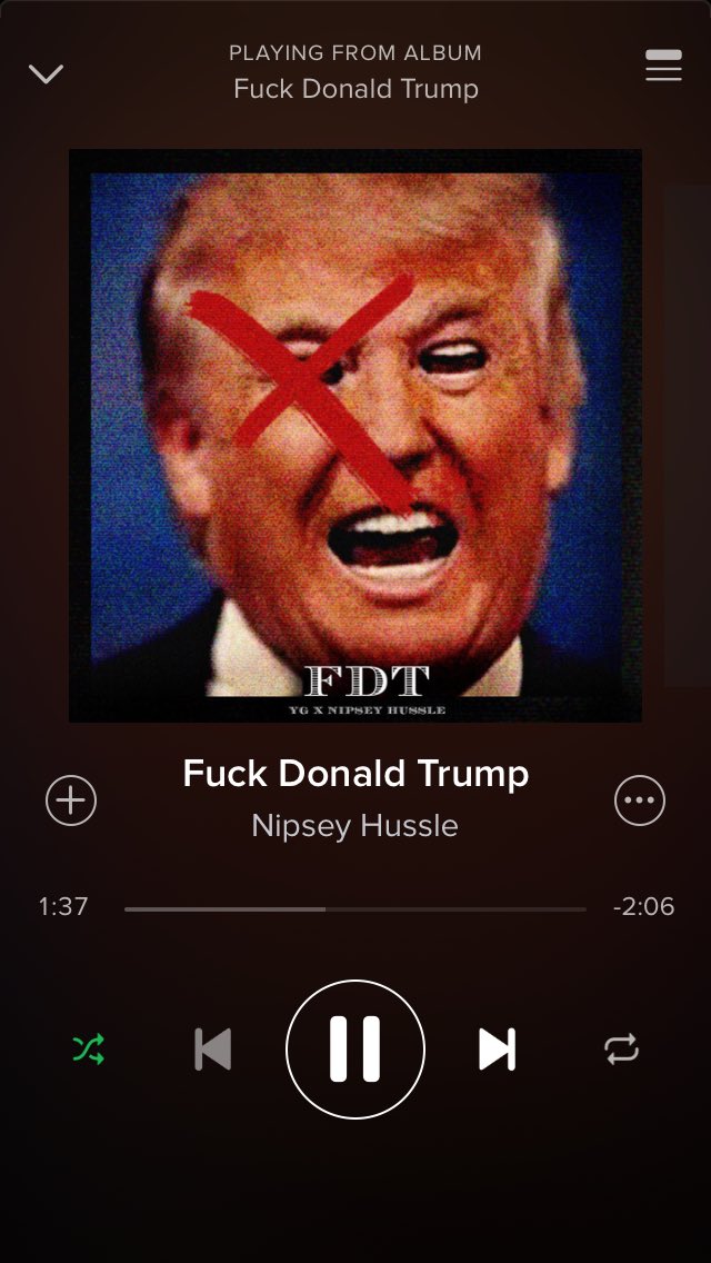 teeeenageeeer's tweet photo. The #1 song in the US now 😂 https://t.co/Ch8YUknGRk