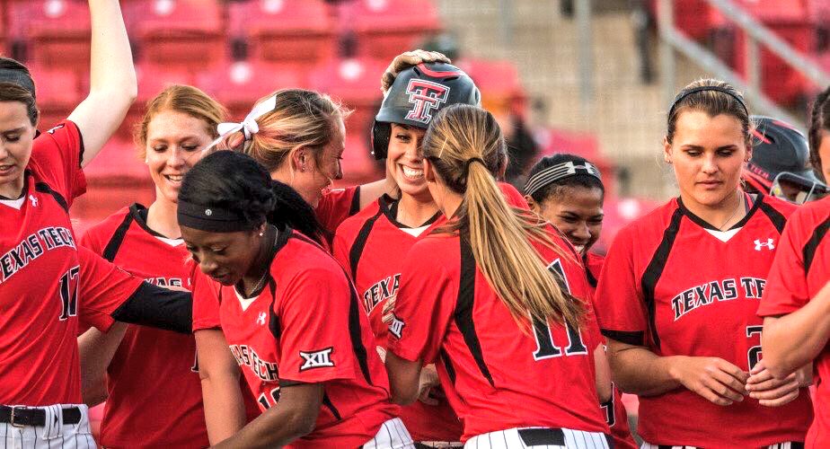 CamWashh_10's tweet photo. This Wednesday Goes out to a special group of young women. thanks for being my best buds!β€οΈ #fam #TTUSB https://t.co/xy4O9pwiko