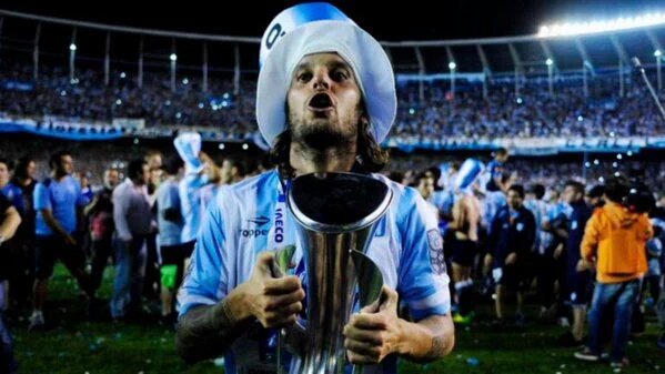 BarLaAcademia's tweet photo. Hoy se producirá en #Racing la reaparición de Ezequiel Videla, que será titular en el equipo ante #DeportivoCali https://t.co/mwd1Y0n2Ra