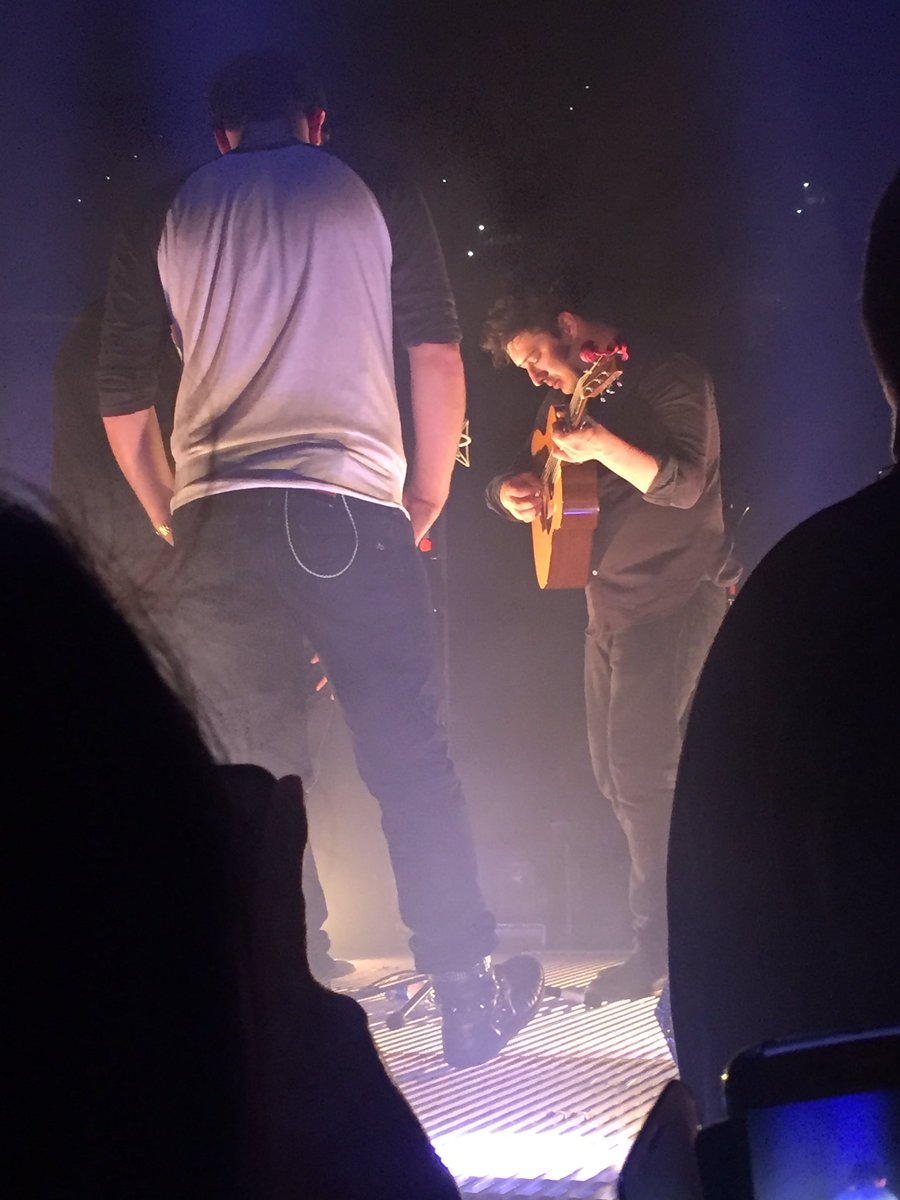 Carmackjm's tweet photo. @MumfordAndSons never disappoints! #coldarms @KirbyVitale @bwsugg @MaxDaddy119 https://t.co/zUjrjHmB6y