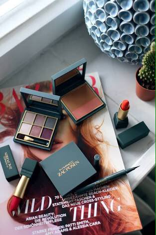 ForeverMakeupJK's tweet photo. Ya está disponible en la página de @MACcosmetics la colección con @ZacPosenStudio ¡Está hermosa! 💋💄❤️ https://t.co/wdU2WUYiUy