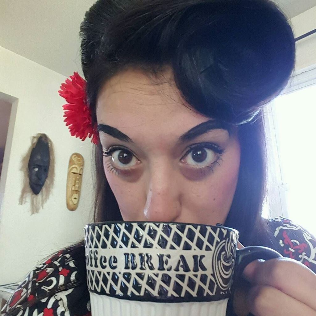CoffeeBrue's tweet photo. New #Coffee Instagram by @marierevelez Hair on point!!!! #basicbitchselfie #coffee #pinup #30 https://t.co/x19OwwK93I