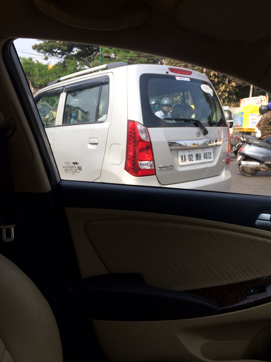 rahul_sharma83's tweet photo. Sir this junction is a big mess..#jammed #wronguturn #wrongentry @blrcitytraffic @Redfmbengaluru @MadivalaTraffic https://t.co/jHrrac1KST