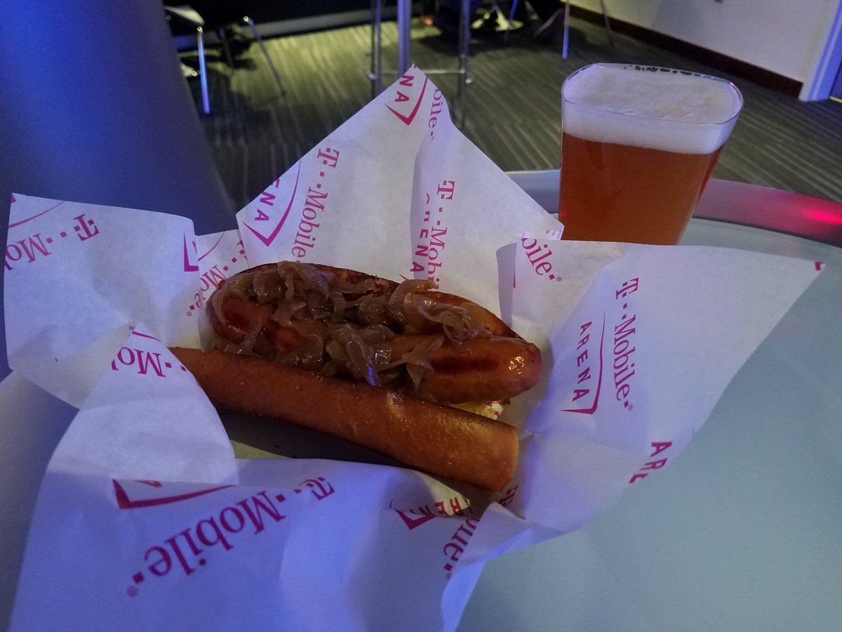 ManTripping's tweet photo. Kicking things off with a @ShockTop Brat on a lobster roll! #TMobileArena #Vegas #LiveatTMA #MenWhoBlogLV https://t.co/0nzupBr6rJ