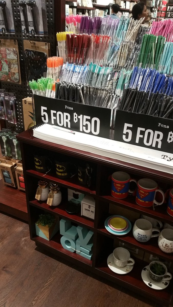 mine_xo97's tweet photo. ร้านTypeเปิดใหม่ที่เซ็นทรัลบางนา ตอนนี้มีโปรโมชั่นของอยู่ ทั้งสมุด ปากกา ดินสอ สีน้ำ ฟิกเกอร์ กระเป๋า ที่ชาร์ต 😍😍 https://t.co/TjWqI3BQmm