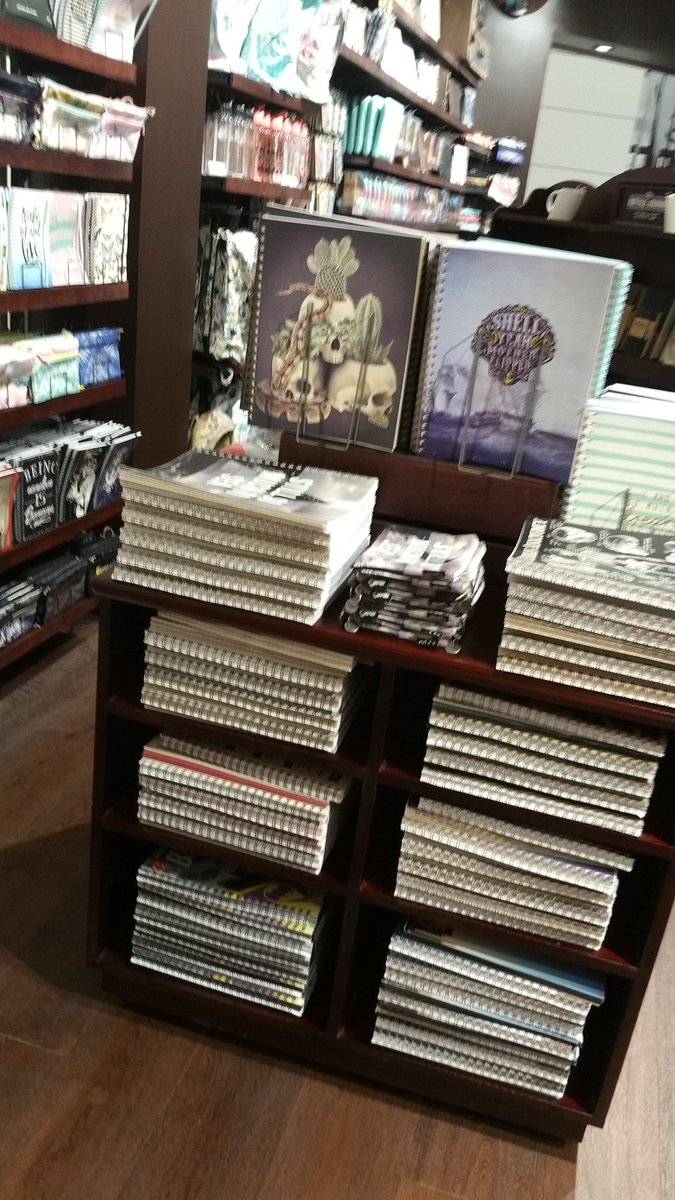 mine_xo97's tweet photo. ร้านTypeเปิดใหม่ที่เซ็นทรัลบางนา ตอนนี้มีโปรโมชั่นของอยู่ ทั้งสมุด ปากกา ดินสอ สีน้ำ ฟิกเกอร์ กระเป๋า ที่ชาร์ต 😍😍 https://t.co/TjWqI3BQmm