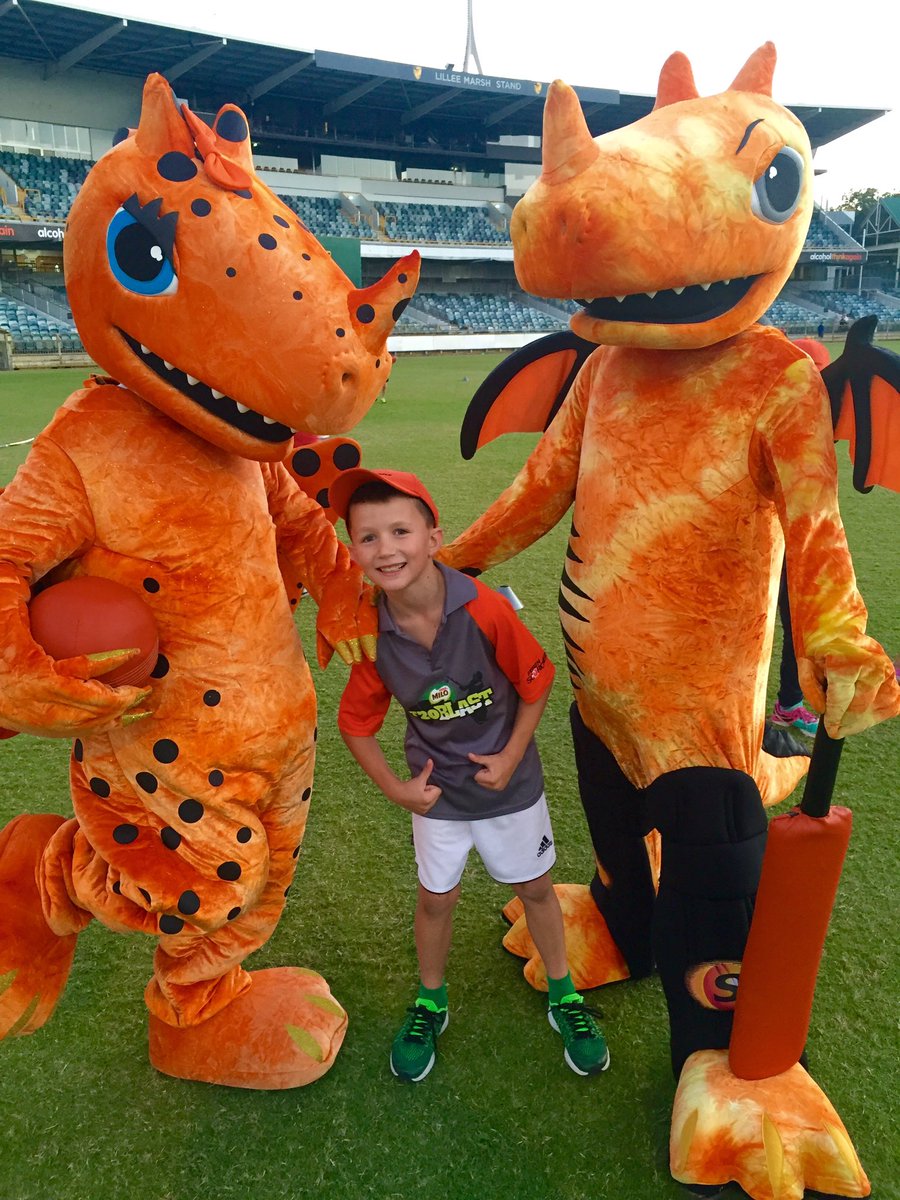 Big thanks <a href="/PerthScorchers/">Perth Scorchers</a> for a great night at the #WACA last night-the boy loved every minute
#T20Blast @BlazeBBL