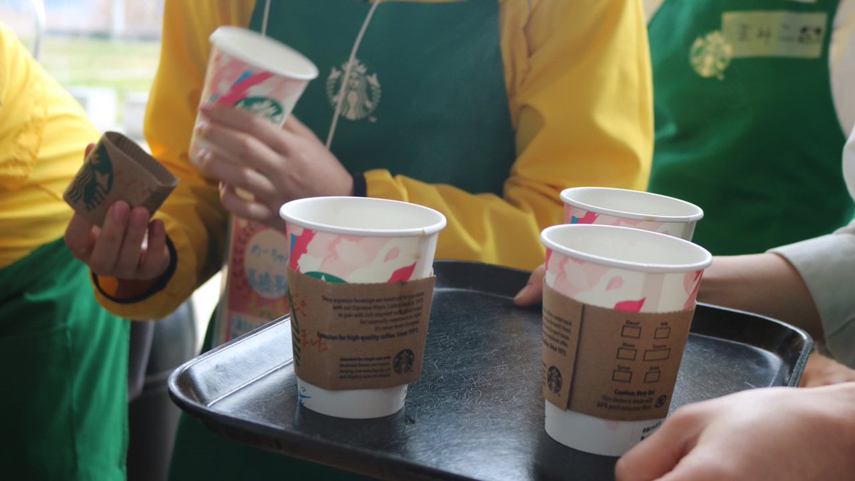 Starbucks_J's tweet image. 震災復興支援 スターバックス カード プログラムの寄附先であるみちのく未来基金。毎年3月に開催されるみちのく生の“集い”に参加させていただきました。公式ブログで詳しくご紹介します。 sbux.jp/1quceTx