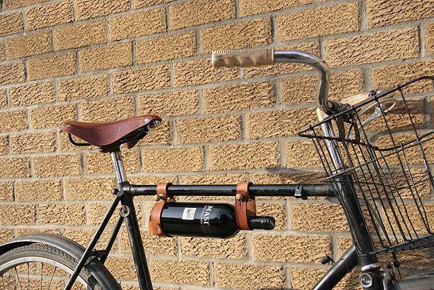alawine's tweet photo. Is Your Bike Ready...? MT @JMiquelWine: #Wine #WineLover #WineOclock https://t.co/piCetgpFR6