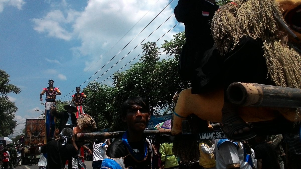 subangtalkcom's tweet photo. Pawai Alegoris #68thSubang dari Cipeundeuy #Suban68erkarya #dariSubangUntukDunia https://t.co/TPQDVATYoO