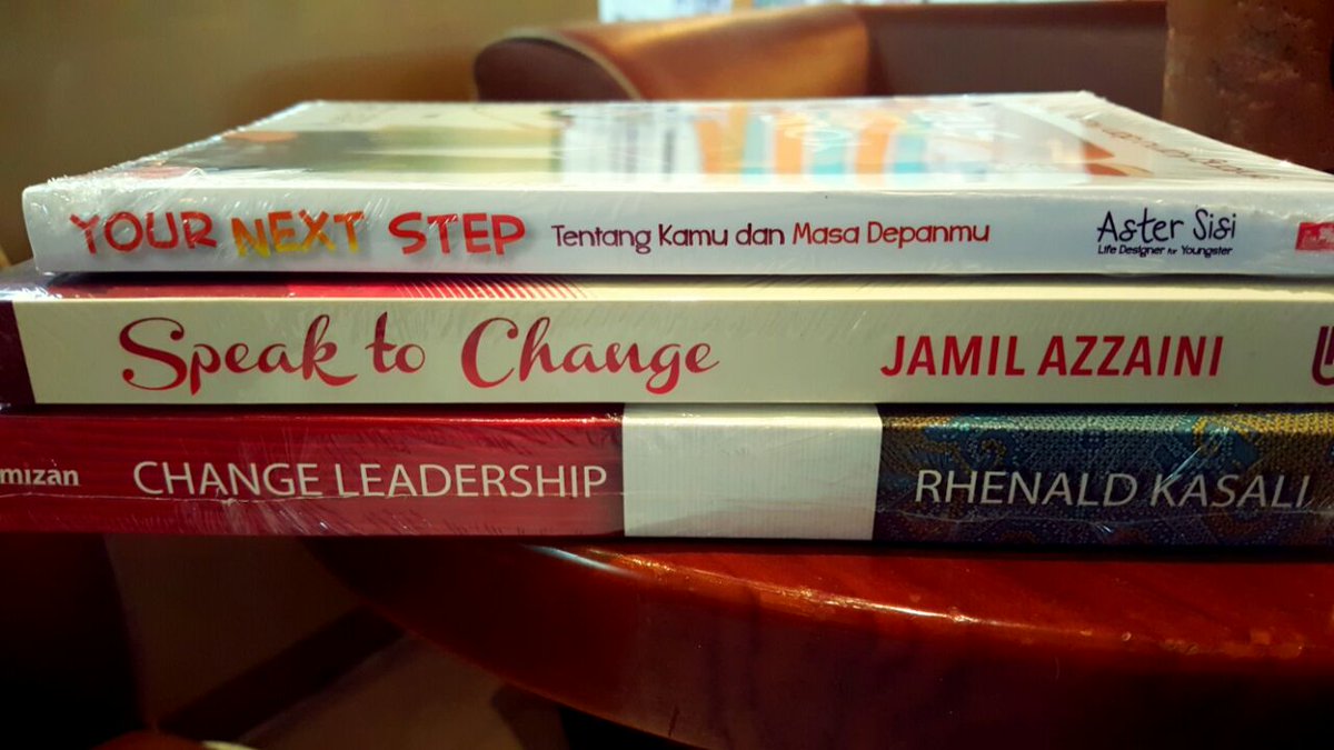 astersisi's tweet photo. Udah punya buku ini? Buat yang blom, langsung cuzzzz ke toko buku di kota mu. 
#MustHaveBook https://t.co/zKZXZ0t3ba