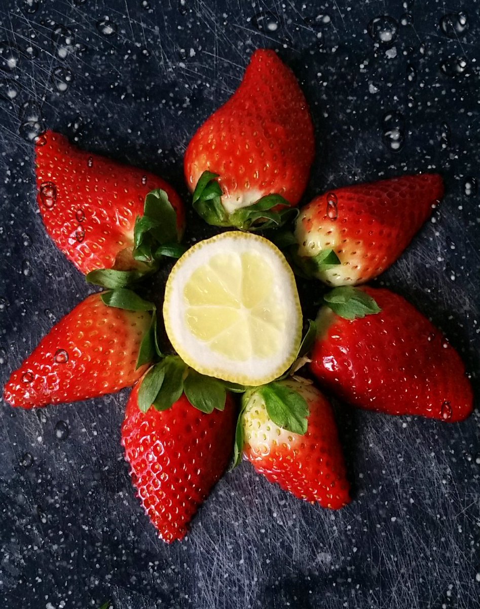 UhligCorinna's tweet photo. #fruity #start into the #day
#healthy #clean #raw #rawfood #vegan #paleo #fresh #fruit #frutas #frukter #obst #fit https://t.co/HR1x82BUwP