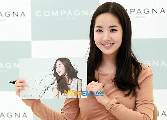 PrettyAngelPMY's tweet photo. To complete the 2016 being the Compagna Queen.🌹🌹🌹
#ParkMinYoung #CompagnaMuse #KoreanGoddess #Compagna2016 https://t.co/gbcCxLNI6J