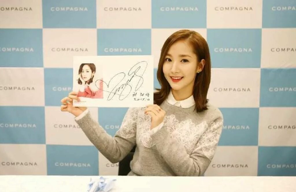 PrettyAngelPMY's tweet photo. To complete the 2016 being the Compagna Queen.🌹🌹🌹
#ParkMinYoung #CompagnaMuse #KoreanGoddess #Compagna2016 https://t.co/gbcCxLNI6J