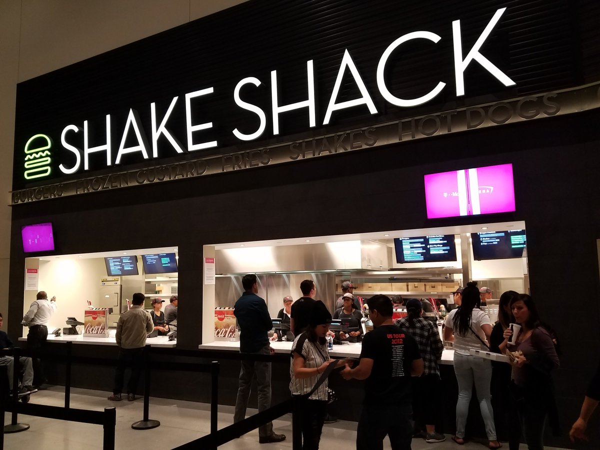 ManTripping's tweet photo. Yo! @shakeshack in the #TMobileArena house! #MenWhoBlogLV #Vegas https://t.co/Hshk4cXuXm