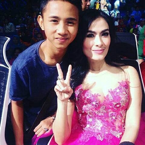 Ingat jgn bully juri ya FERAFQU semua 😊😊 <a href="/DA3_Rafly/">Muh.Rafly Heriawan</a>  dan bunda <a href="/iis_dahlia/">iis dahlia</a> FERAFQU CINTA DAMAI