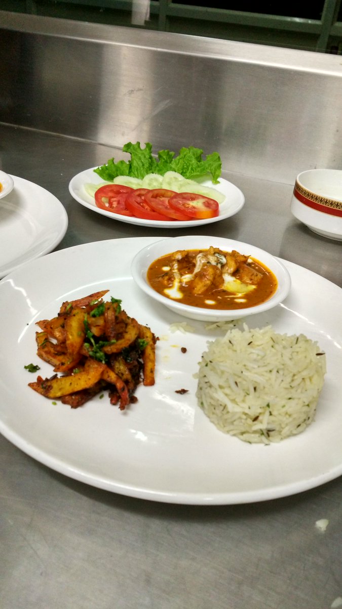KunalMhetre's tweet photo. #livetoeat #precision #readytoserve @IIHMHOTELSCHOOL @directorPuniihm @HarwalkarSSJ @yogeshmane27 @foodaddaindia https://t.co/PogK5Mpd9t