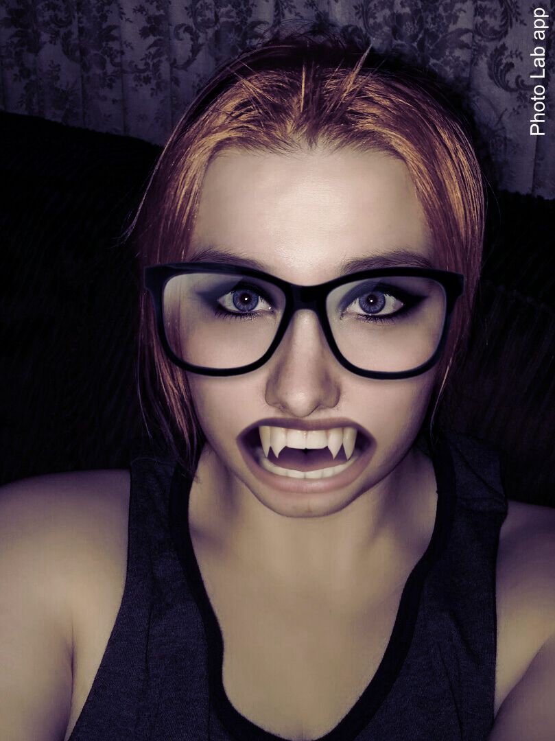 SchumaAlexis's tweet photo. Photo edit myself as a vampire lol. It aint bad i guess #omg #weirdandwonderful https://t.co/r2qk6uT2Ty