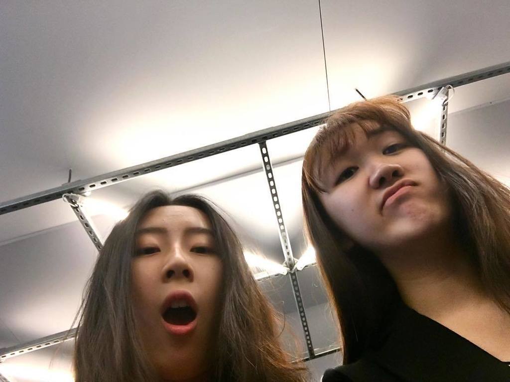 DesignRambles's tweet image. Yo! What's up man?! 😄#beforeclass#lookingdown#designthinking#funnyfaces by veronicalyu