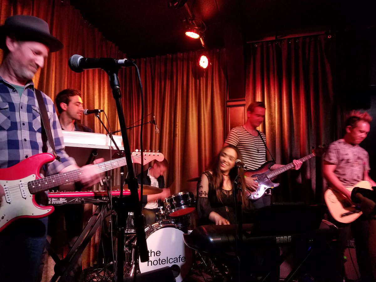 LaurelBarham's tweet photo. Great show tonight @aijiaofficial!! Love your music! https://t.co/iq2K5kwQ0x