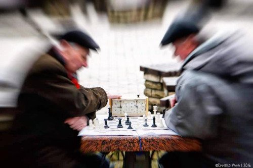 CubixChess's tweet image. Time

#chess #chessfight #chessgame #oldmen #playing #blur #park...