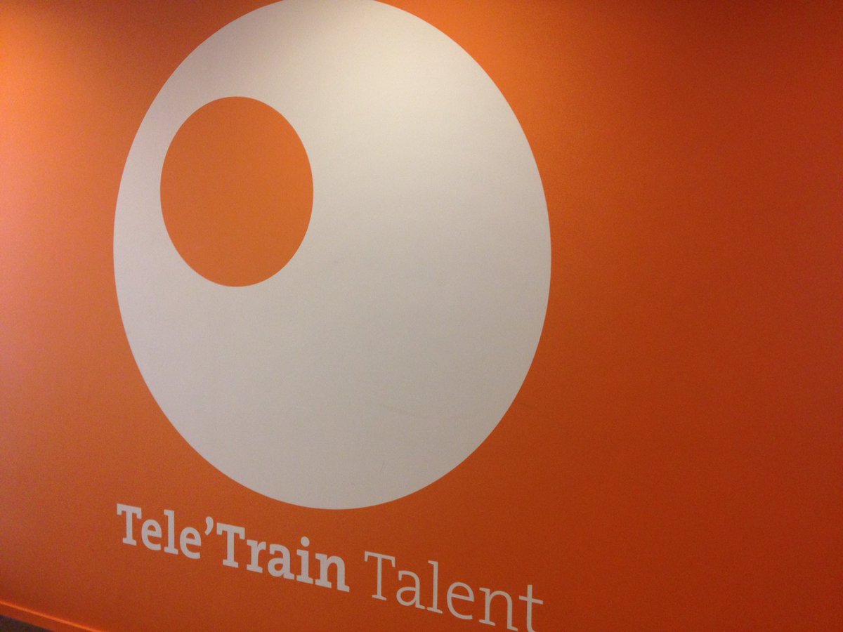 Hildester's tweet photo. Vandaag vroeg aanwezig bij Tele' Train voor de eerste dag van train de ontwikkelaar #teletrain #smartlearning https://t.co/dQUaHpG6nR