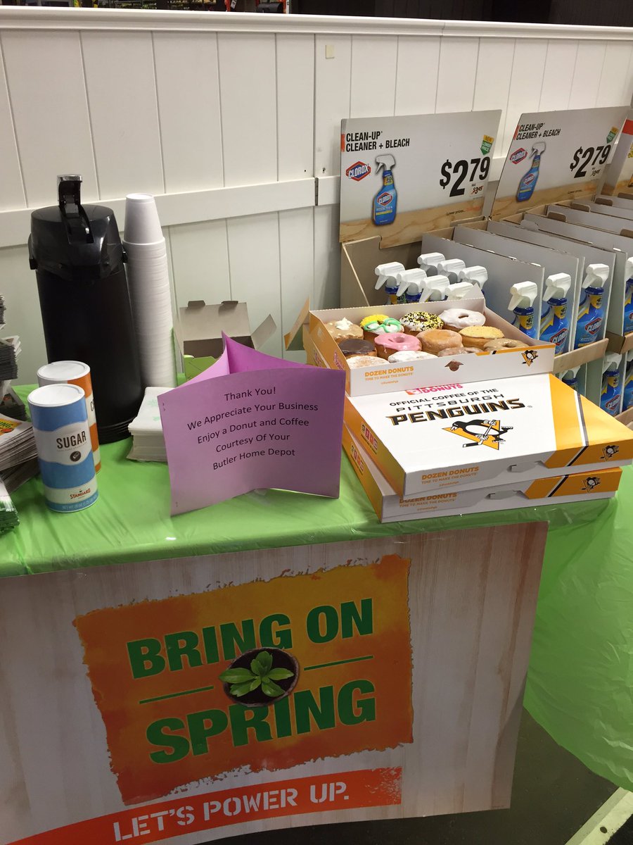 Haroldmarkel's tweet photo. District 75. Store 4139 is ready for Spring Black Friday. Awesome job team 4139. #markel https://t.co/ZtzEBgF3EA