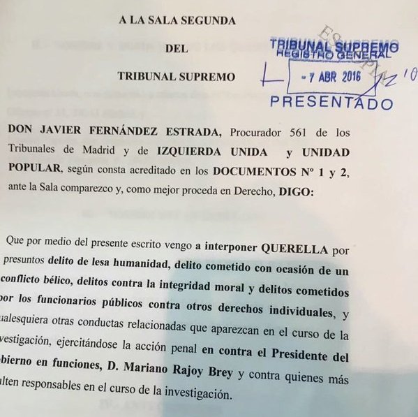 euvegabaja's tweet photo. Esta mañana, @agarzon, @MarinaAlbiol y @boye_g han interpuesto a Rajoy la querella por crímenes contra la humanidad. https://t.co/QTazk8SvRD