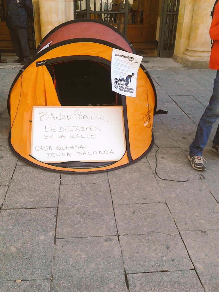StopDesahucioSa's tweet photo. A cansinos no nos ganan @BancoPopular https://t.co/tgEaEMjZY0