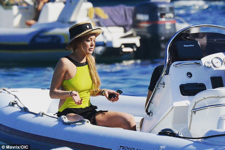 BEACHFLIRT22's tweet photo. @katrinken Lindsay Lohan με ολόσωμο μαγιό ελληνικής εταιρείας!! beach flirt 22 ❤️ https://t.co/dyzxqcQddD